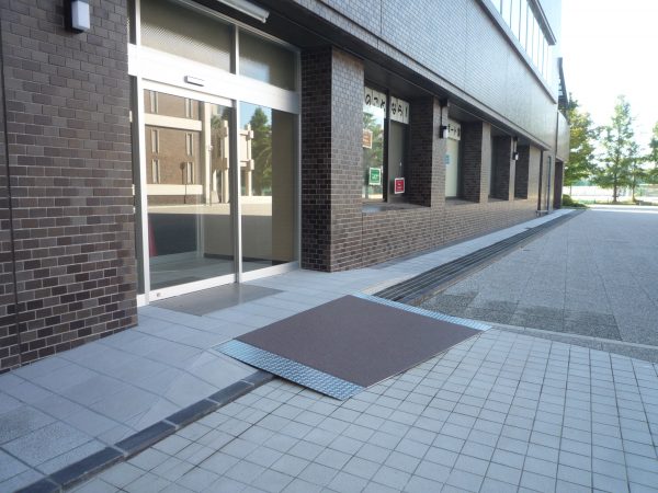 大阪商業大学校舎入口新設工事